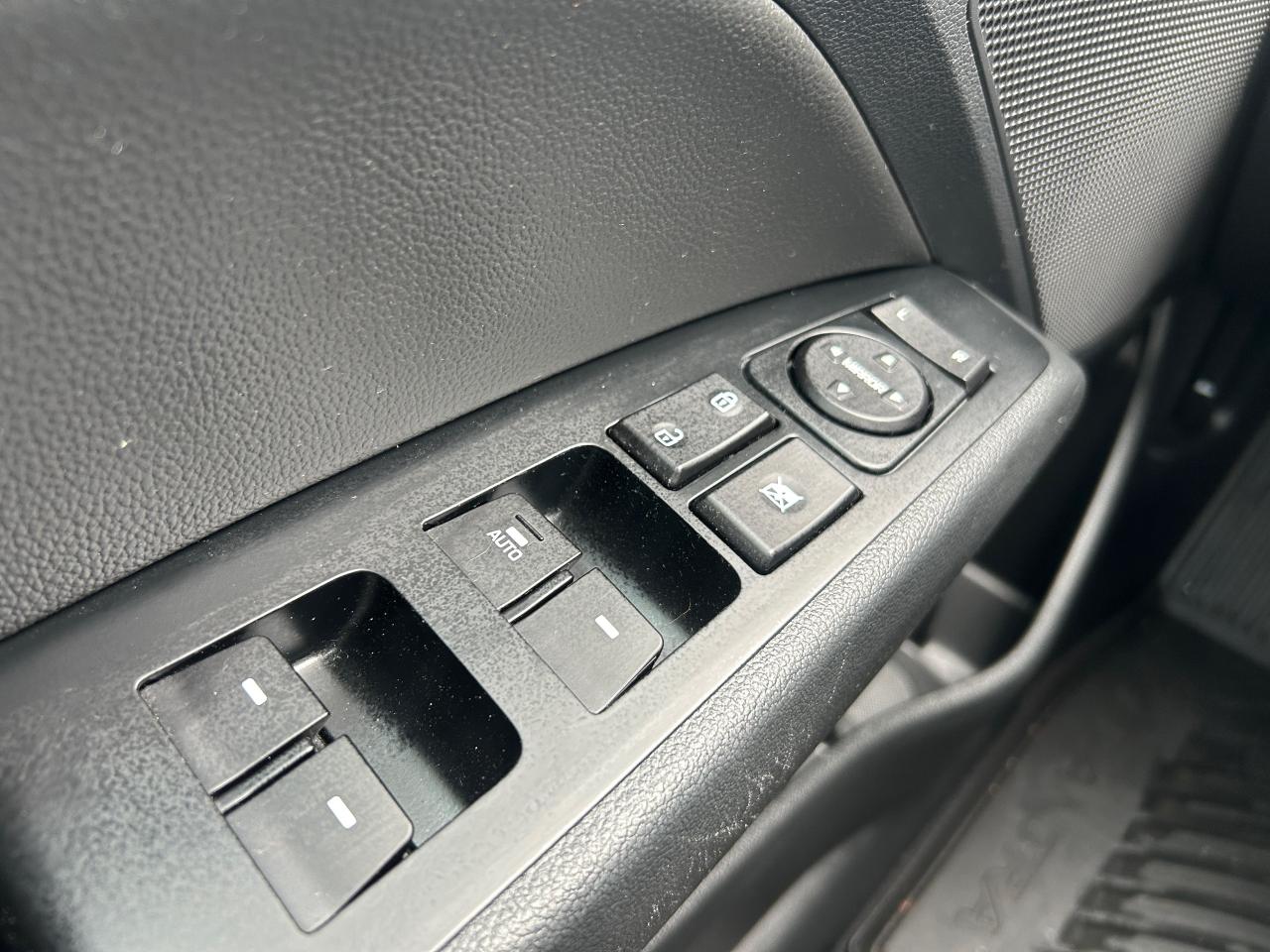 2020 Hyundai Elantra Luxury - Photo #8