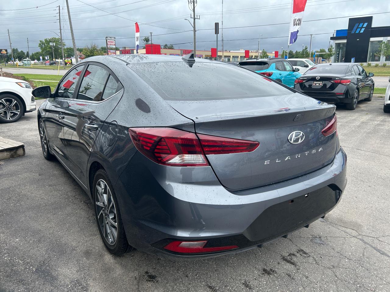 2020 Hyundai Elantra Luxury - Photo #5