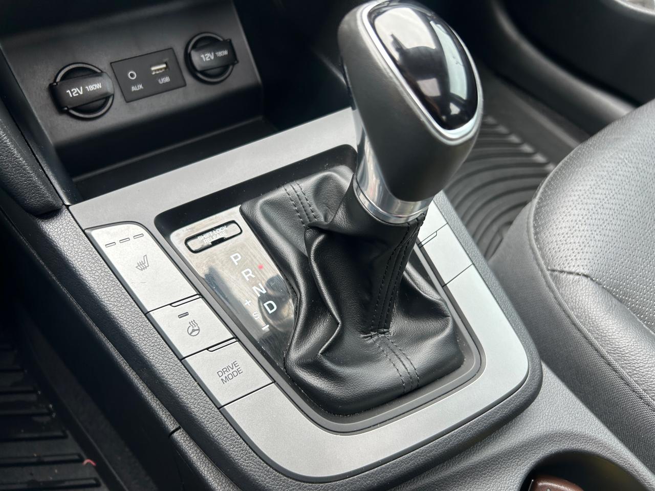2020 Hyundai Elantra Luxury - Photo #15
