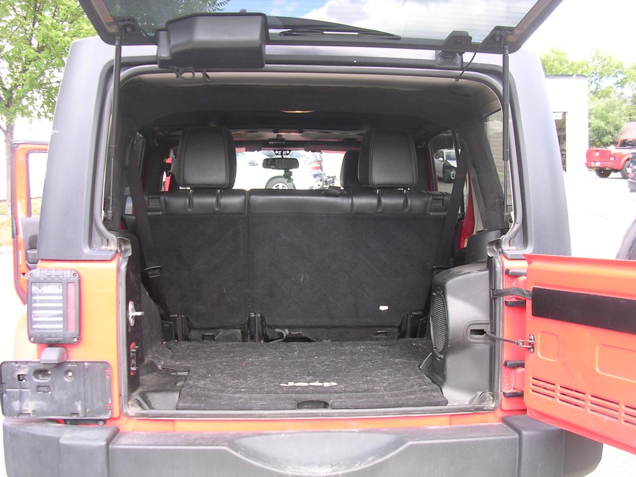 2013 Jeep Wrangler 4WD 4DR SAHARA - Photo #9