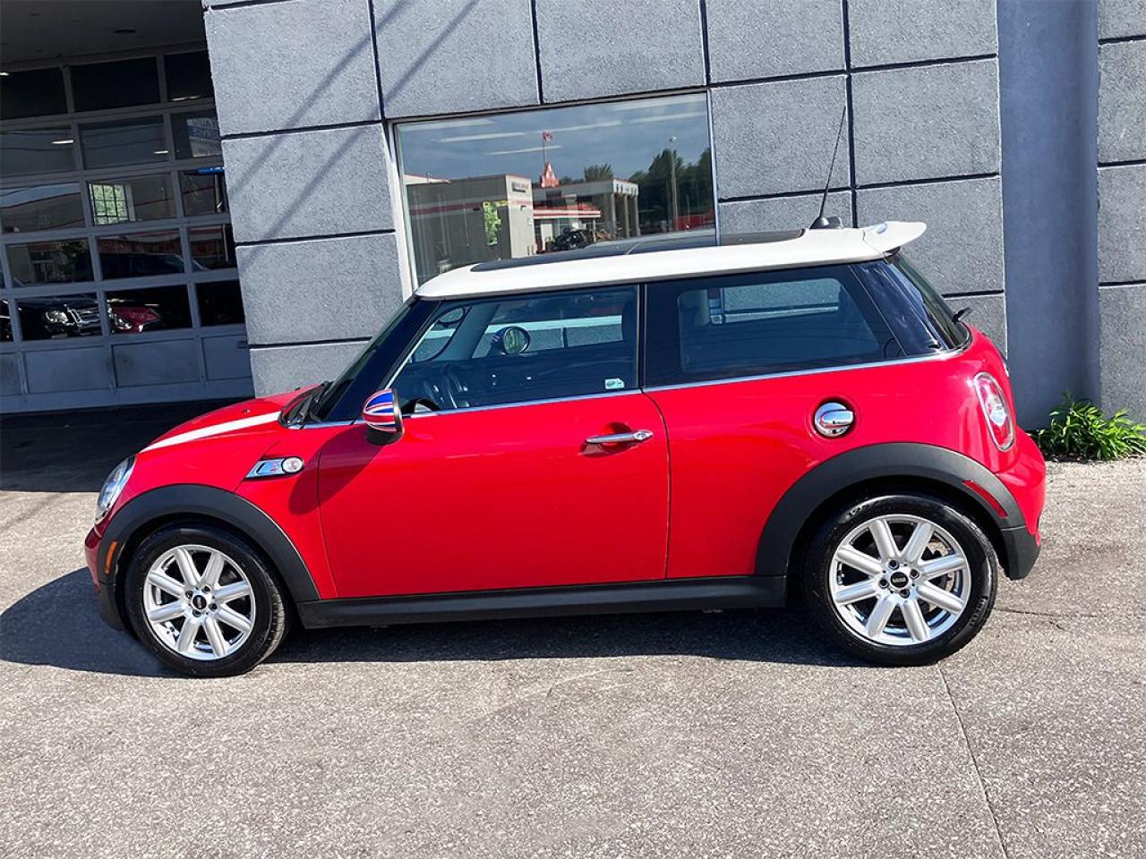 2011 MINI Cooper S S | NAVI | PANOROOF | LEATHER | SPOILER | ALLOYS - Photo #7