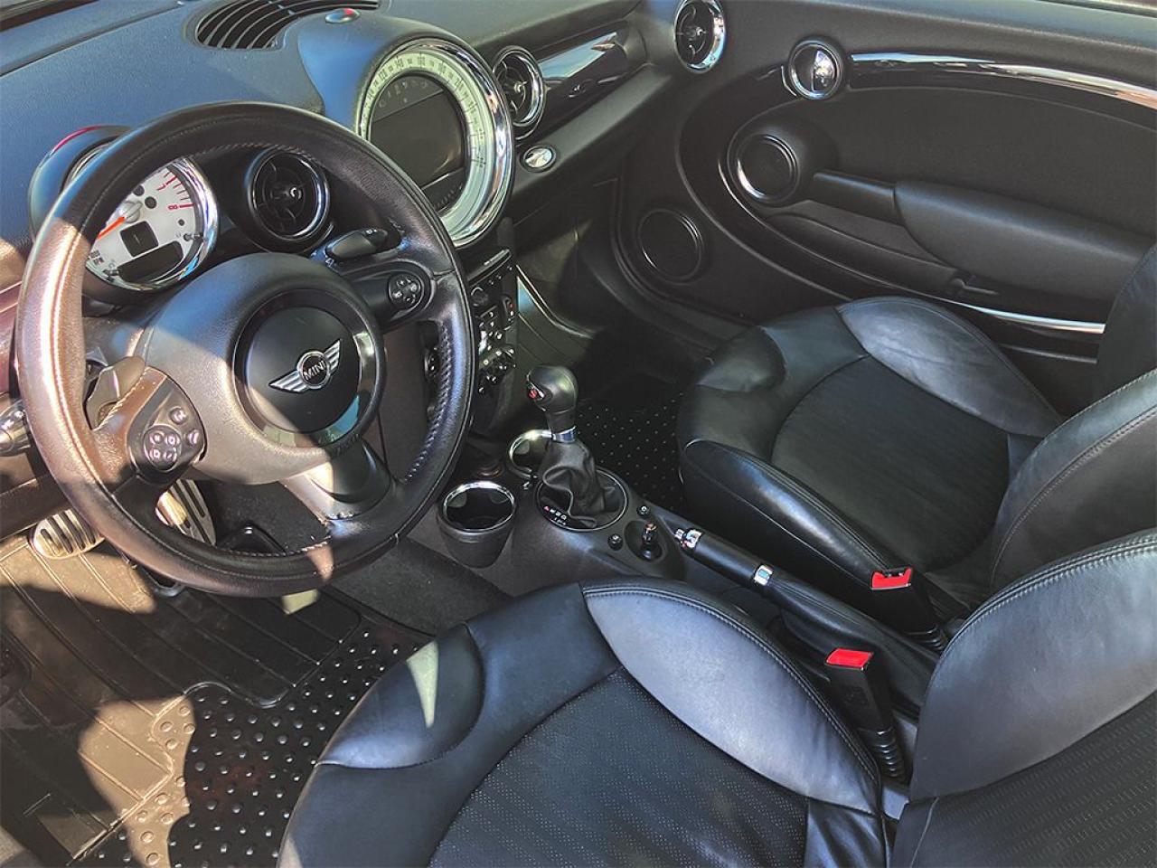 2011 MINI Cooper S S | NAVI | PANOROOF | LEATHER | SPOILER | ALLOYS - Photo #8