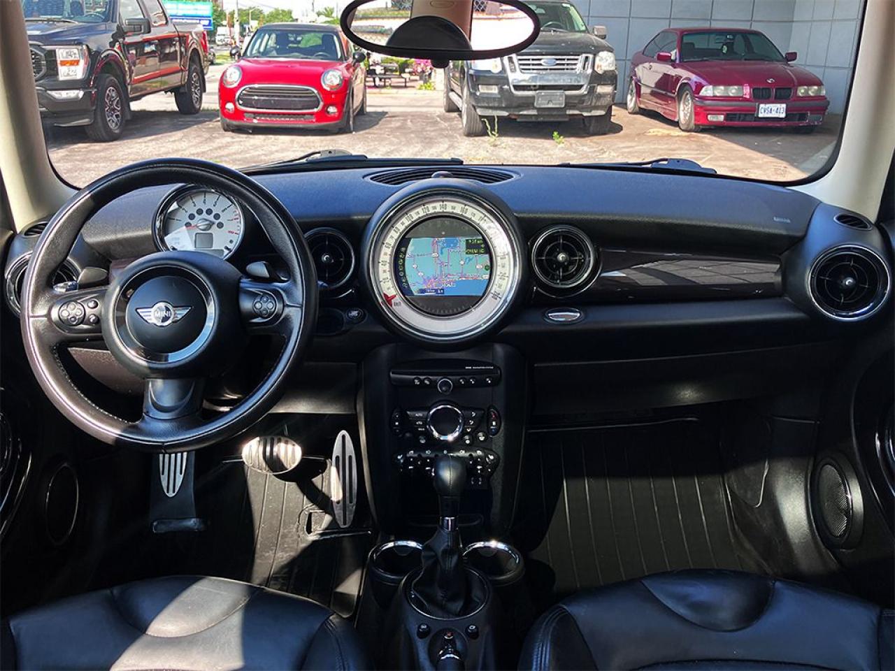 2011 MINI Cooper S S | NAVI | PANOROOF | LEATHER | SPOILER | ALLOYS - Photo #10
