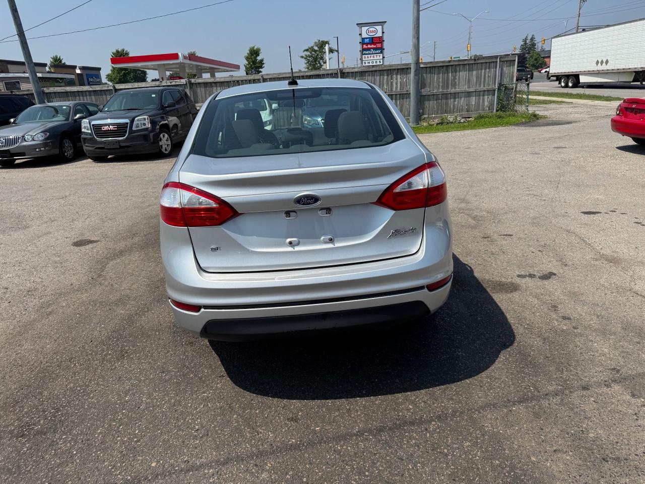 2017 Ford Fiesta SE - Photo #4