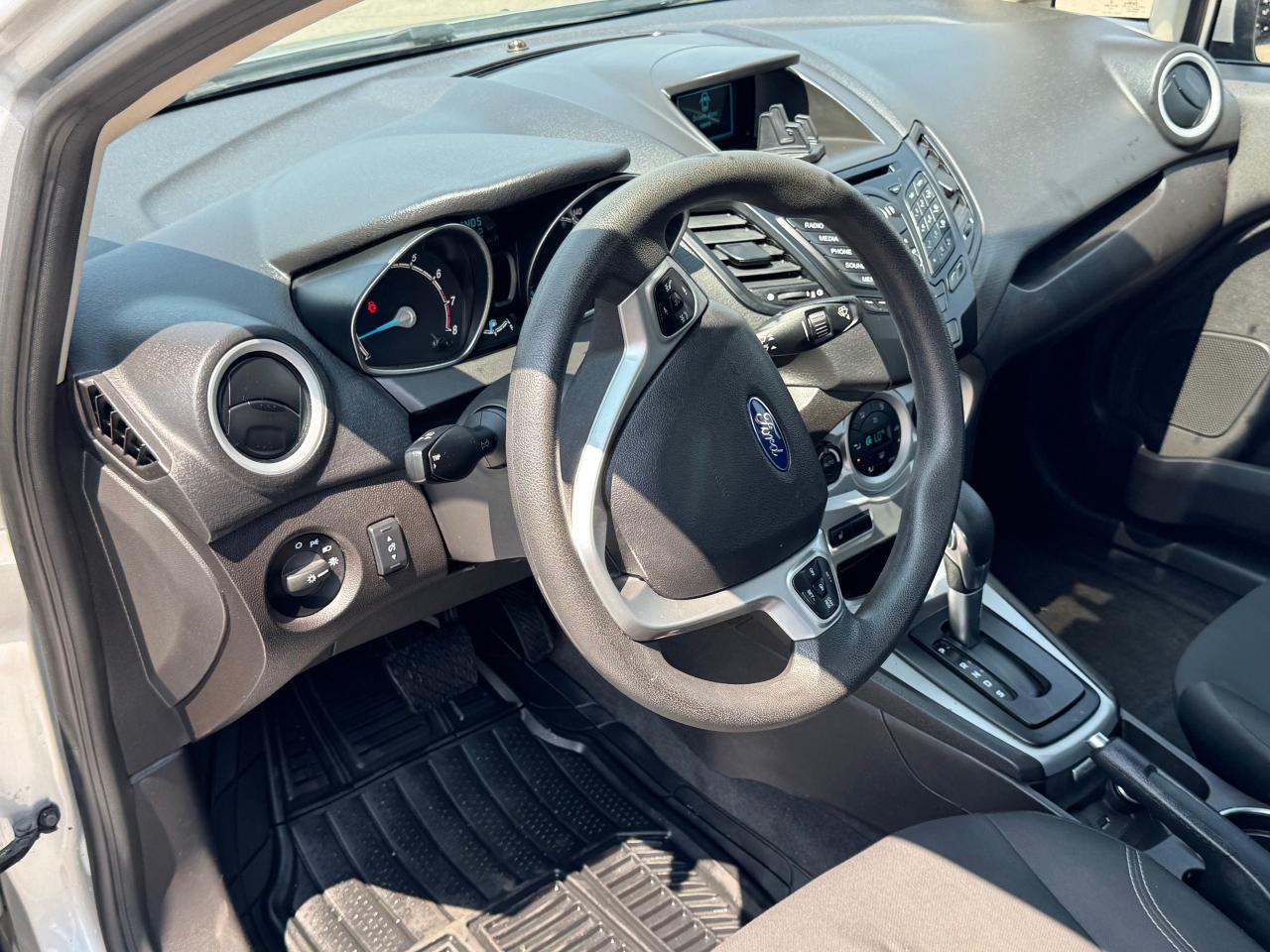 2017 Ford Fiesta SE - Photo #10