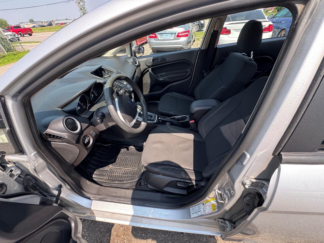 2017 Ford Fiesta SE - Photo #11