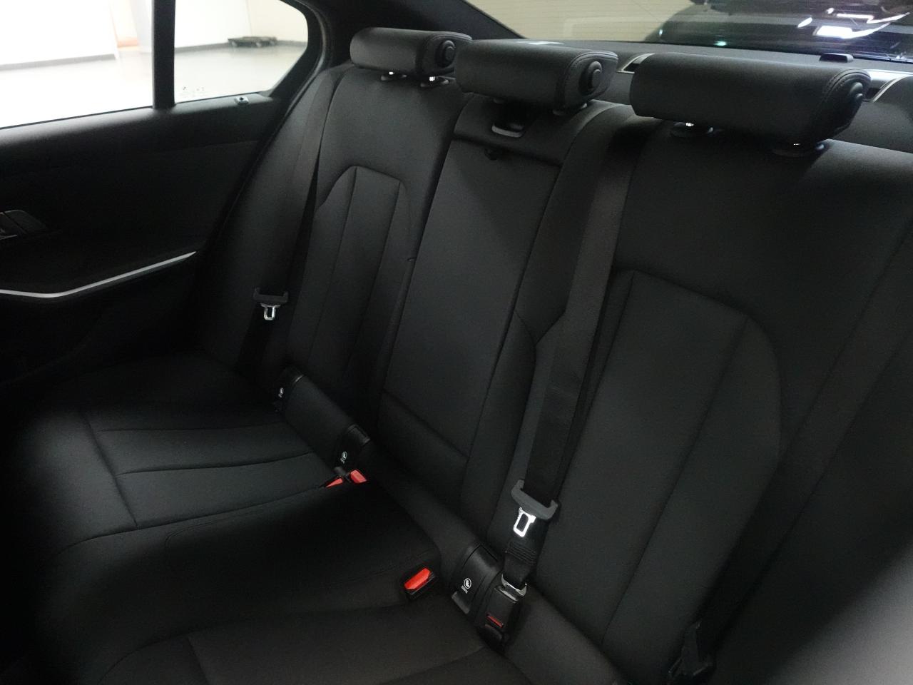 2020 BMW 3 Series 330i | xDrive | M-Pkg | Nav | Leather | Sunroof