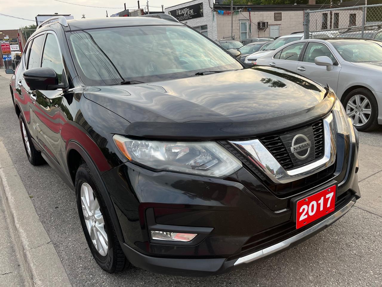 Used 2017 Nissan Rogue SV-Navi-Backup cam-Bluetooth-Sunroof & more! for sale in Scarborough, ON