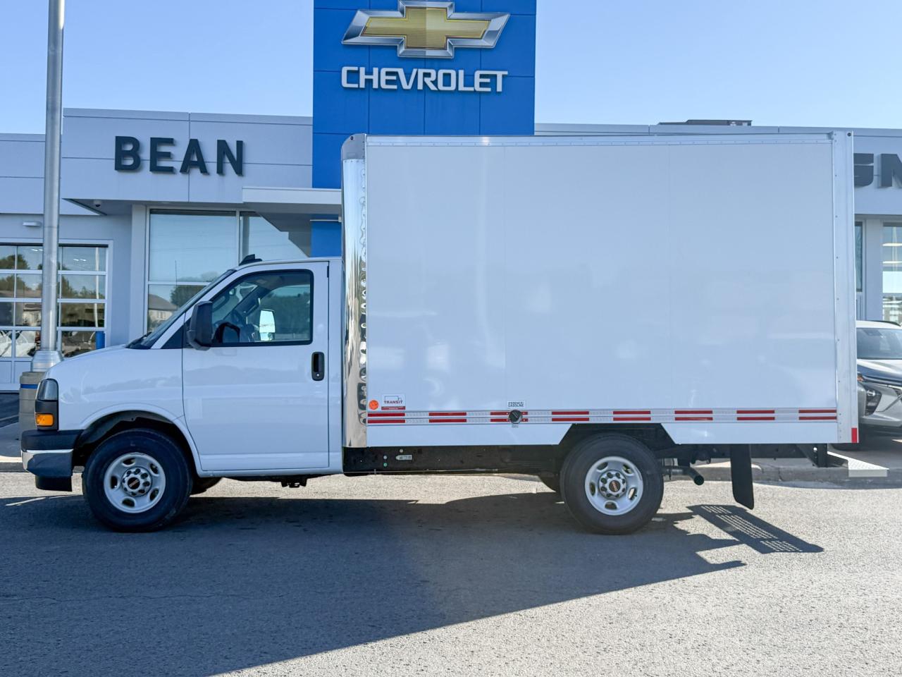 2025 GMC Savana Cutaway Work Van 4.3L V8 WITH REMOTE ENTRY, CRUISE CONTROL, A/C, REAR VISION CAMERA, AM/FM STEREO Photo