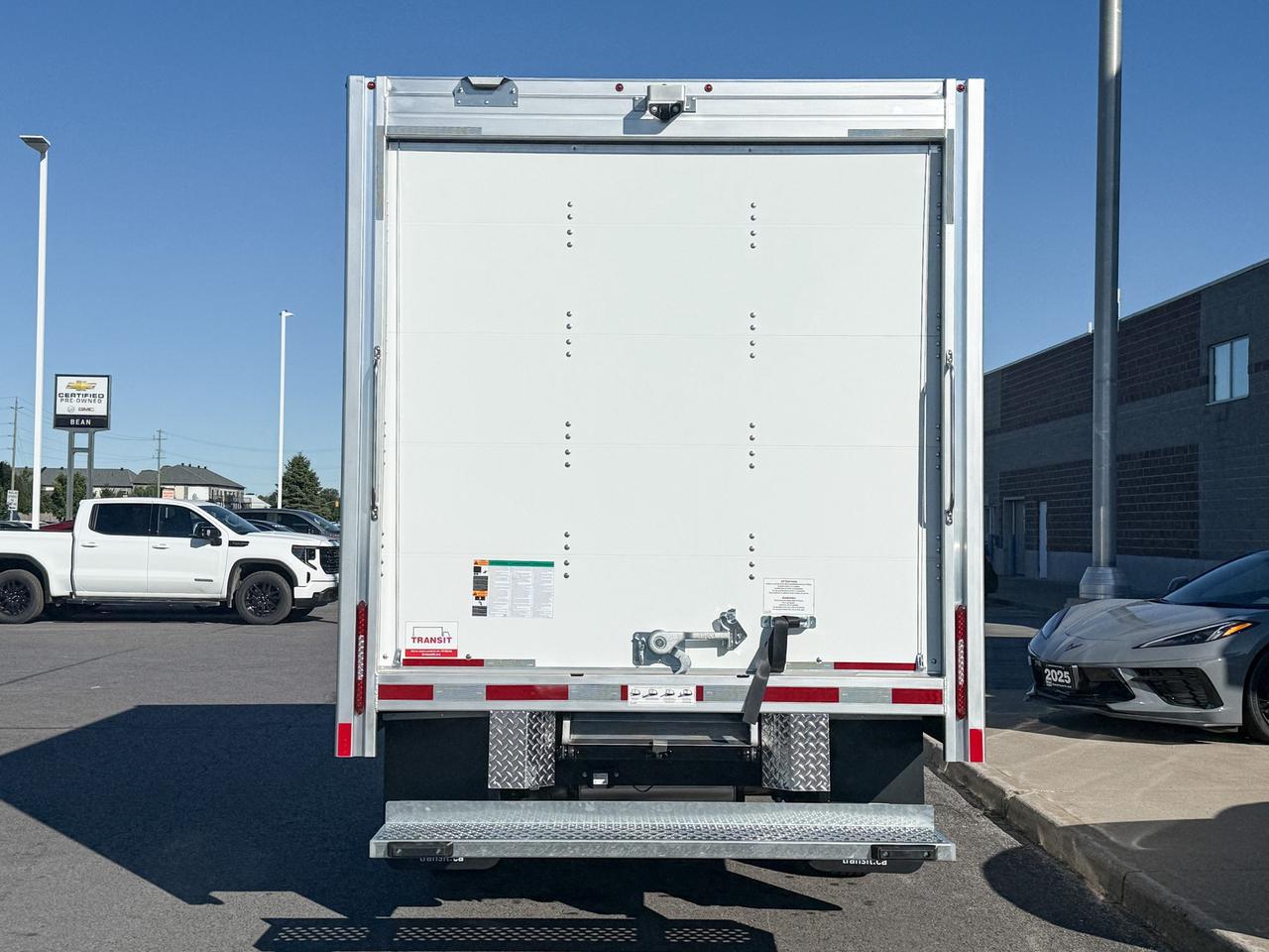 2025 GMC Savana Cutaway Work Van 4.3L V8 WITH REMOTE ENTRY, CRUISE CONTROL, A/C, REAR VISION CAMERA, AM/FM STEREO Photo3