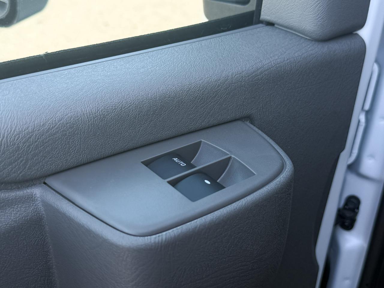 2025 GMC Savana Cutaway Work Van 4.3L V8 WITH REMOTE ENTRY, CRUISE CONTROL, A/C, REAR VISION CAMERA, AM/FM STEREO Photo