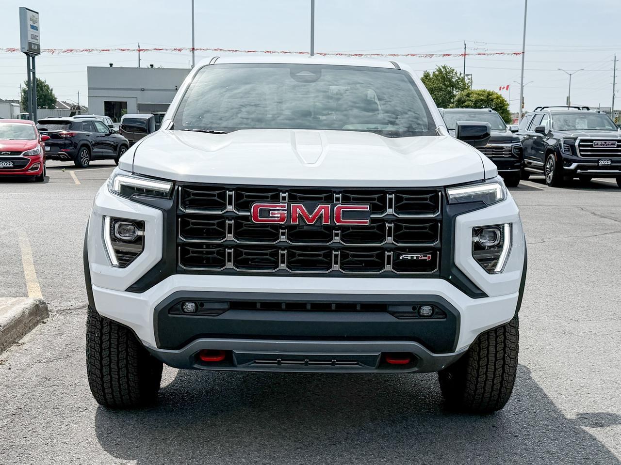 2025 GMC Canyon AT4 2.7L 4 CYL WITH REMOTE START/ENTRY, HEATED SEATS, HITCH GUIDANCE WITH HITCH VIEW, HD REAR VISION CAMERA, APPLE CARPLAY AND ANDROID AUTO Photo