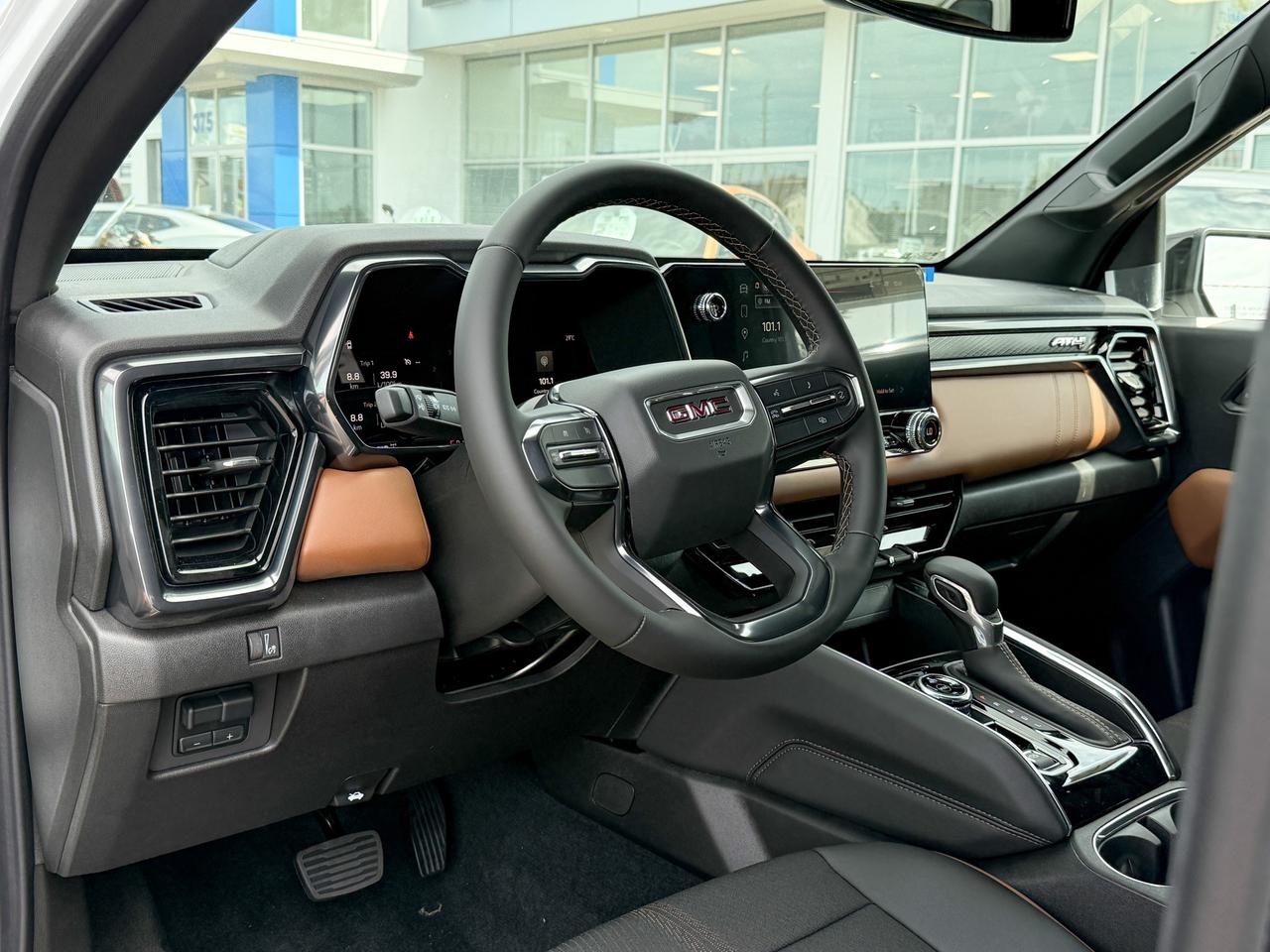 2025 GMC Canyon AT4 2.7L 4 CYL WITH REMOTE START/ENTRY, HEATED SEATS, HITCH GUIDANCE WITH HITCH VIEW, HD REAR VISION CAMERA, APPLE CARPLAY AND ANDROID AUTO Photo