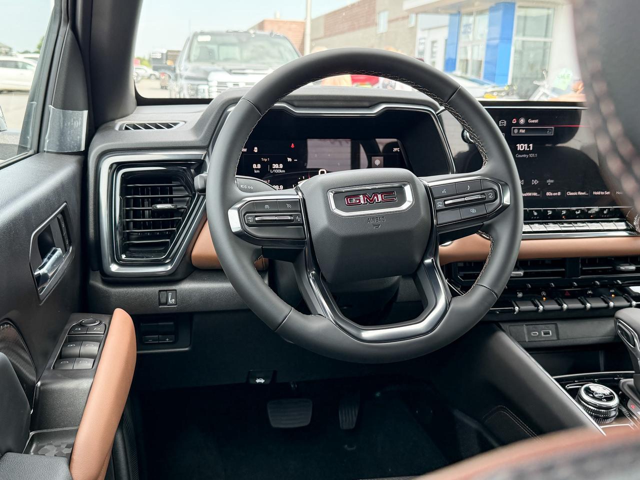 2025 GMC Canyon AT4 2.7L 4 CYL WITH REMOTE START/ENTRY, HEATED SEATS, HITCH GUIDANCE WITH HITCH VIEW, HD REAR VISION CAMERA, APPLE CARPLAY AND ANDROID AUTO Photo