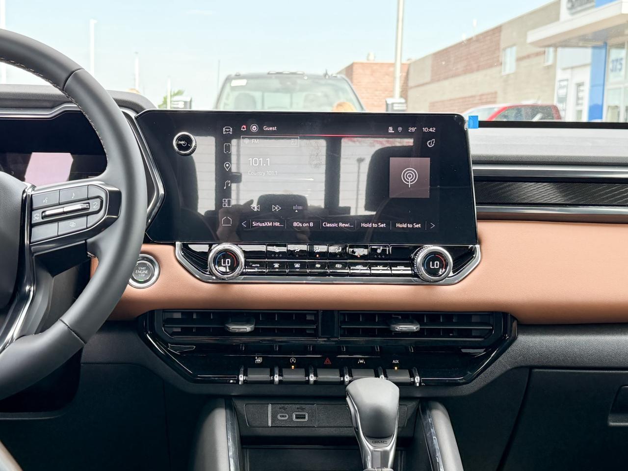 2025 GMC Canyon AT4 2.7L 4 CYL WITH REMOTE START/ENTRY, HEATED SEATS, HITCH GUIDANCE WITH HITCH VIEW, HD REAR VISION CAMERA, APPLE CARPLAY AND ANDROID AUTO Photo