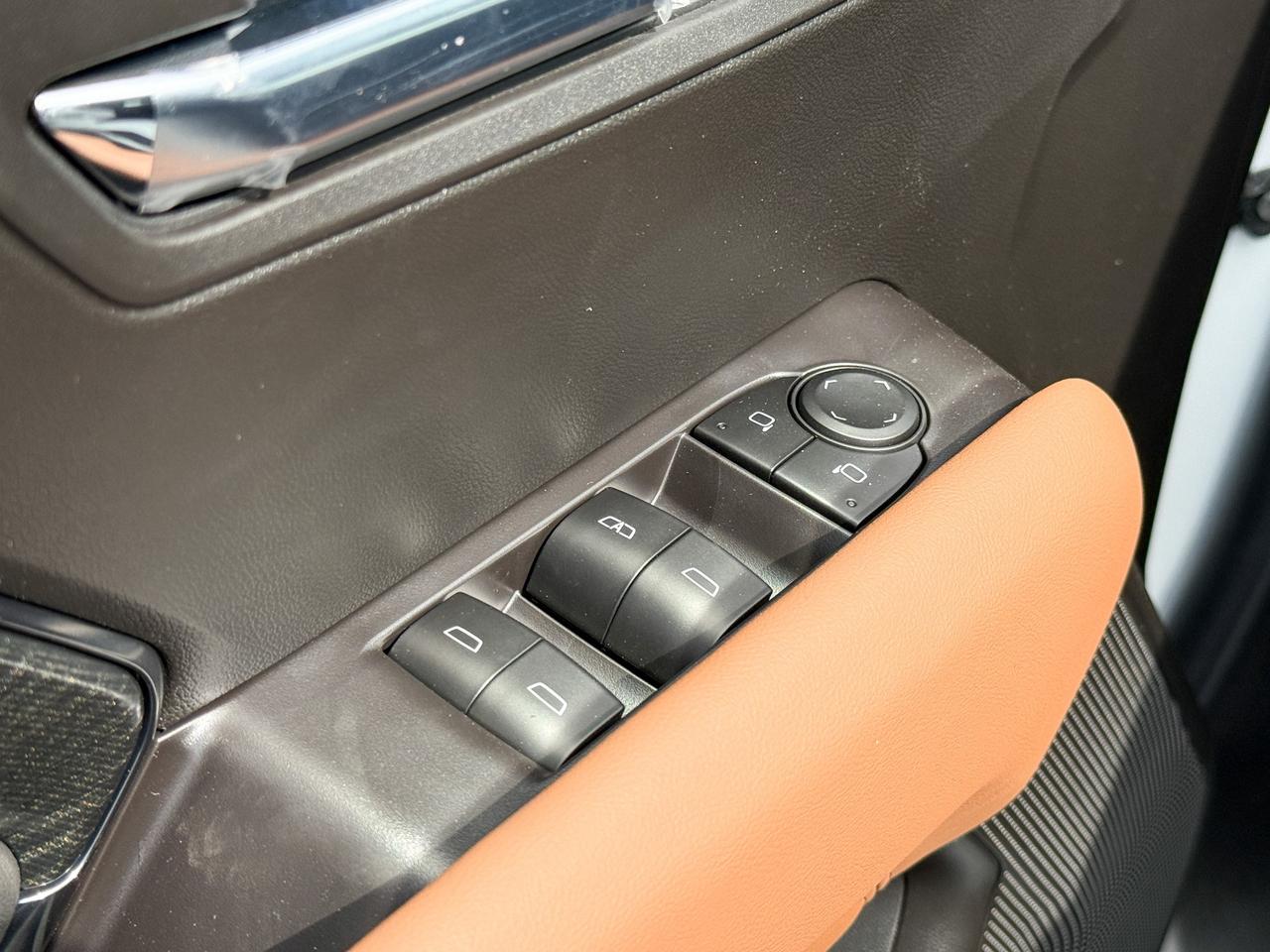 2025 GMC Canyon AT4 2.7L 4 CYL WITH REMOTE START/ENTRY, HEATED SEATS, HITCH GUIDANCE WITH HITCH VIEW, HD REAR VISION CAMERA, APPLE CARPLAY AND ANDROID AUTO Photo
