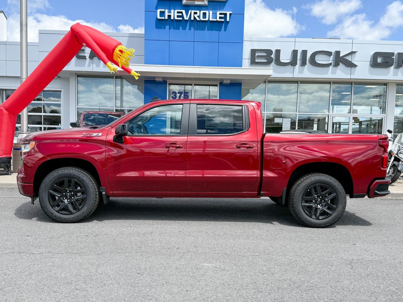 2025 Chevrolet Silverado 1500 RST 5.3L V8 WITH REMOTE START/ENTRY, HEATED SEATS, HEATED STEERING WHEEL, HD REAR VISION, POWER UP/DOWN TAILGATE, APPLE CARPLAY AND ANDROID AUTO Photo