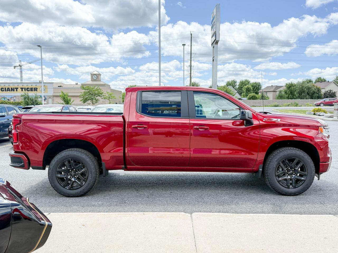 2025 Chevrolet Silverado 1500 RST 5.3L V8 WITH REMOTE START/ENTRY, HEATED SEATS, HEATED STEERING WHEEL, HD REAR VISION, POWER UP/DOWN TAILGATE, APPLE CARPLAY AND ANDROID AUTO Photo