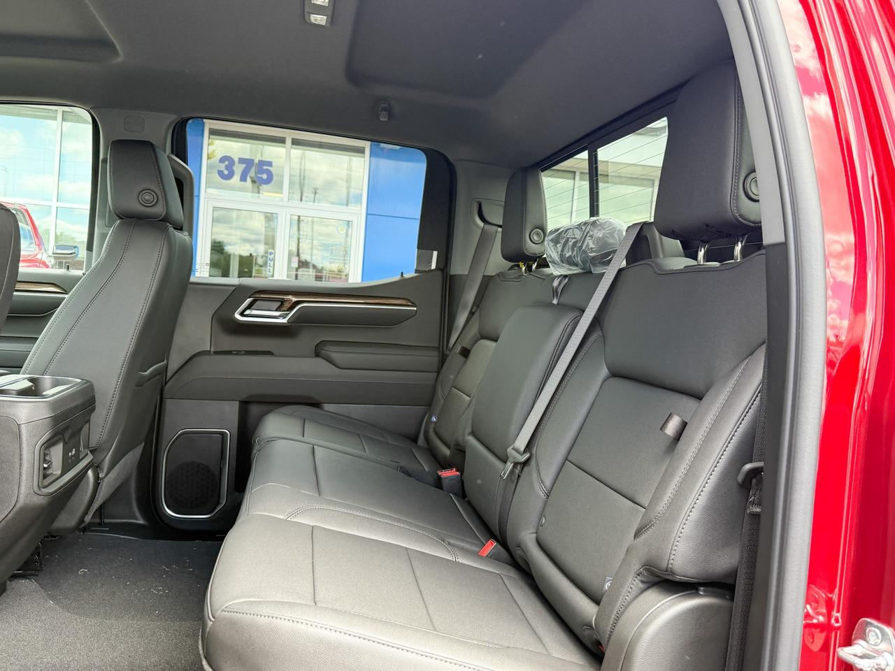 2025 Chevrolet Silverado 1500 RST 5.3L V8 WITH REMOTE START/ENTRY, HEATED SEATS, HEATED STEERING WHEEL, HD REAR VISION, POWER UP/DOWN TAILGATE, APPLE CARPLAY AND ANDROID AUTO Photo