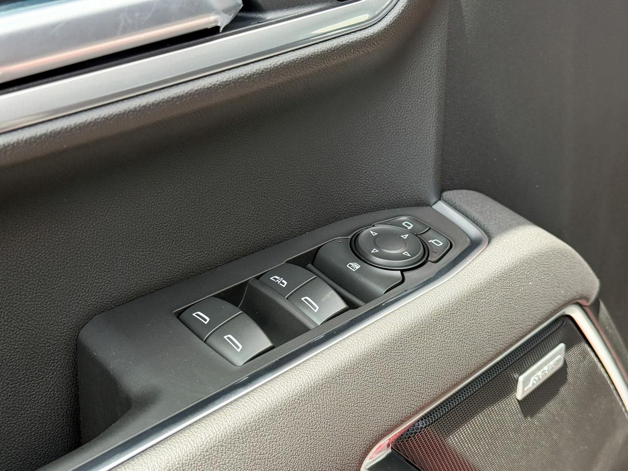 2025 Chevrolet Silverado 1500 RST 5.3L V8 WITH REMOTE START/ENTRY, HEATED SEATS, HEATED STEERING WHEEL, HD REAR VISION, POWER UP/DOWN TAILGATE, APPLE CARPLAY AND ANDROID AUTO Photo