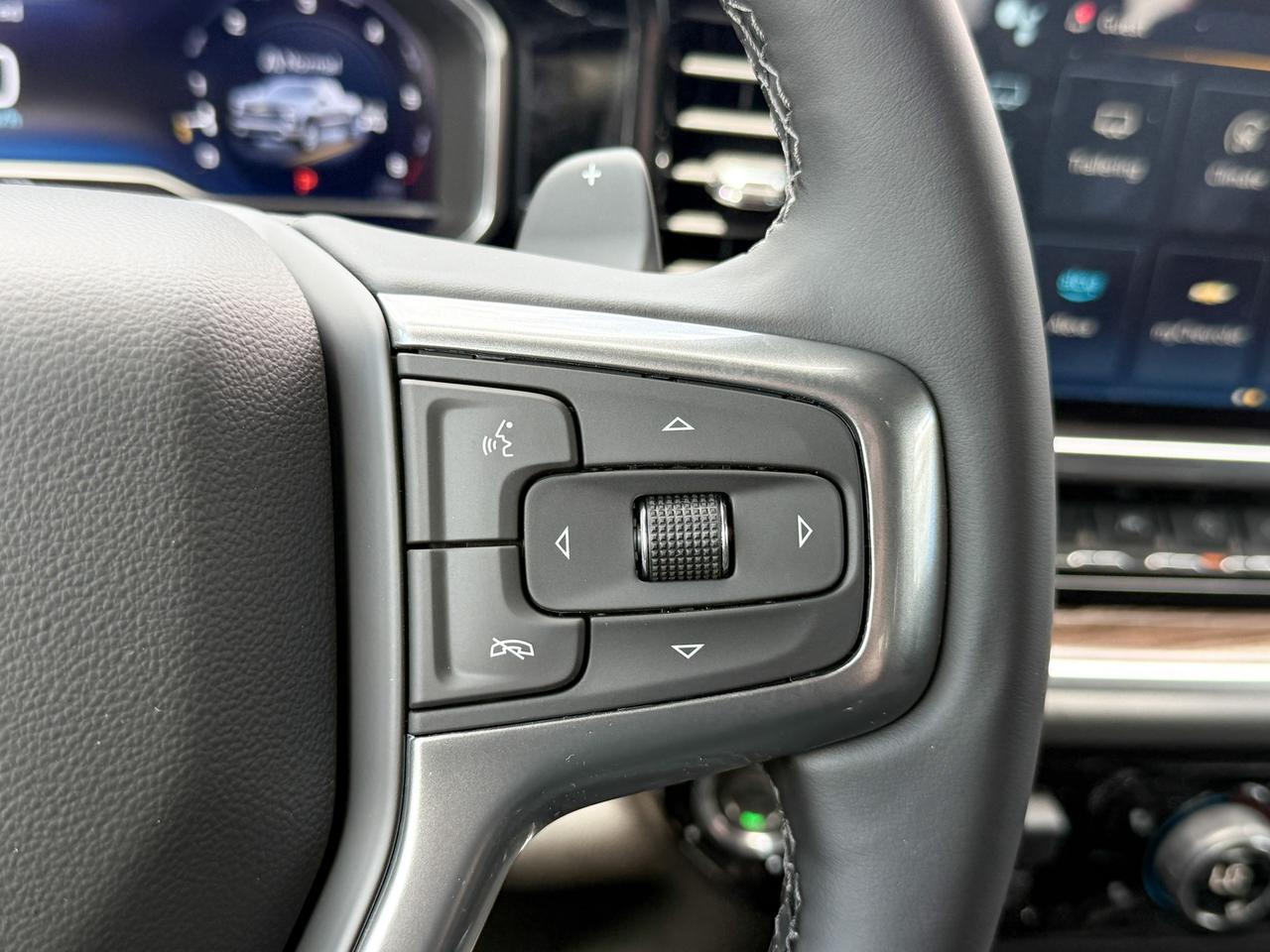 2025 Chevrolet Silverado 1500 RST 5.3L V8 WITH REMOTE START/ENTRY, HEATED SEATS, HEATED STEERING WHEEL, HD REAR VISION, POWER UP/DOWN TAILGATE, APPLE CARPLAY AND ANDROID AUTO Photo