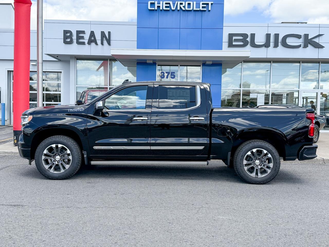 2025 Chevrolet Silverado 1500 High Country 5.3L V8 WITH REMOTE START/ENTRY, SUNROOF, HEATED SEATS, HEATED STEERING WHEEL, VENTILATED SEATS, HD SURROUND VISION Photo5
