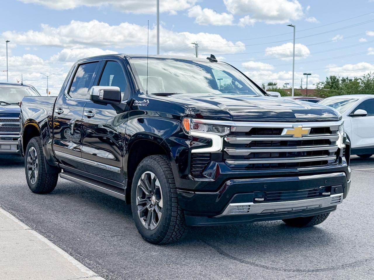 2025 Chevrolet Silverado 1500 High Country 5.3L V8 WITH REMOTE START/ENTRY, SUNROOF, HEATED SEATS, HEATED STEERING WHEEL, VENTILATED SEATS, HD SURROUND VISION Photo