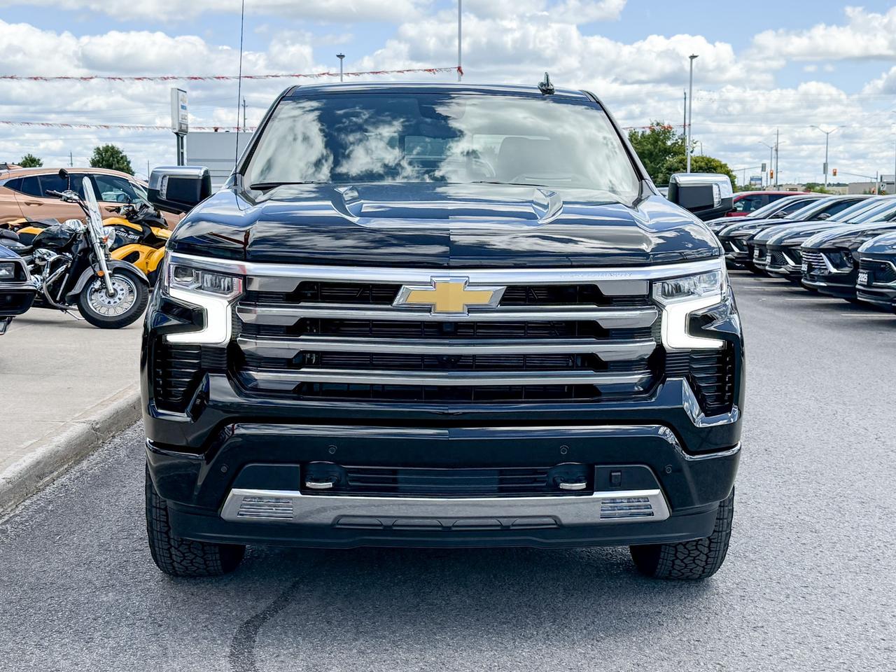 2025 Chevrolet Silverado 1500 High Country 5.3L V8 WITH REMOTE START/ENTRY, SUNROOF, HEATED SEATS, HEATED STEERING WHEEL, VENTILATED SEATS, HD SURROUND VISION Photo