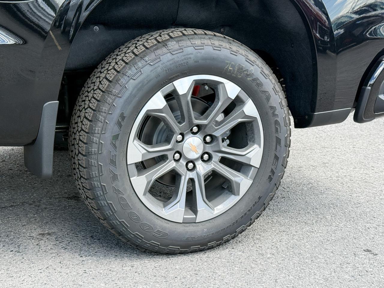 2025 Chevrolet Silverado 1500 High Country 5.3L V8 WITH REMOTE START/ENTRY, SUNROOF, HEATED SEATS, HEATED STEERING WHEEL, VENTILATED SEATS, HD SURROUND VISION Photo