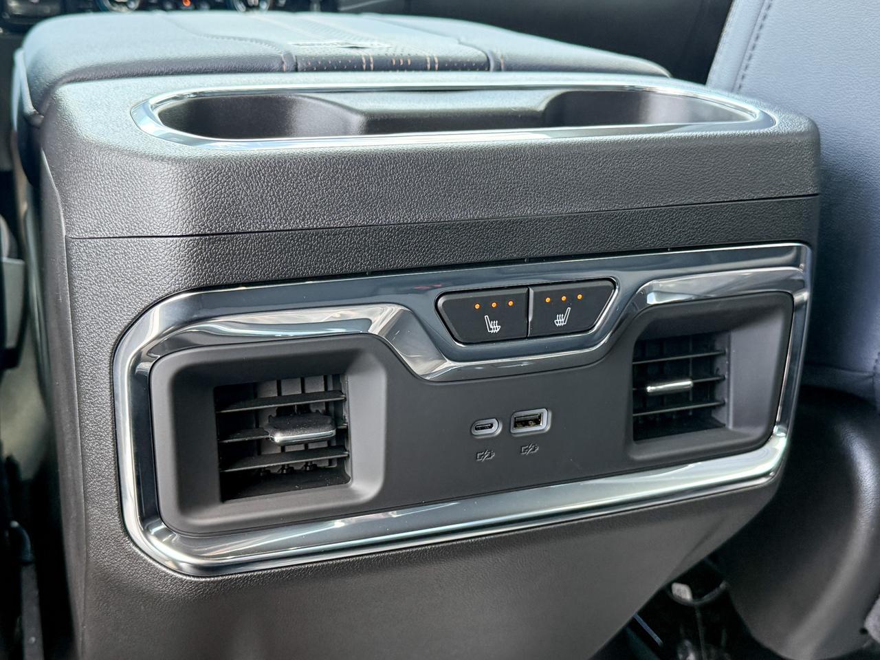 2025 Chevrolet Silverado 1500 High Country 5.3L V8 WITH REMOTE START/ENTRY, SUNROOF, HEATED SEATS, HEATED STEERING WHEEL, VENTILATED SEATS, HD SURROUND VISION Photo
