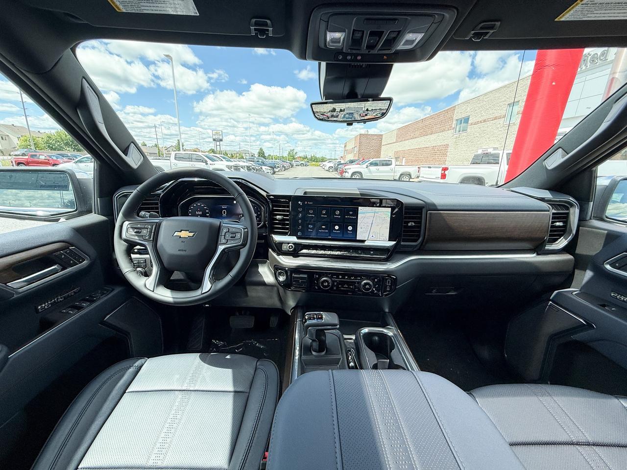 2025 Chevrolet Silverado 1500 High Country 5.3L V8 WITH REMOTE START/ENTRY, SUNROOF, HEATED SEATS, HEATED STEERING WHEEL, VENTILATED SEATS, HD SURROUND VISION Photo