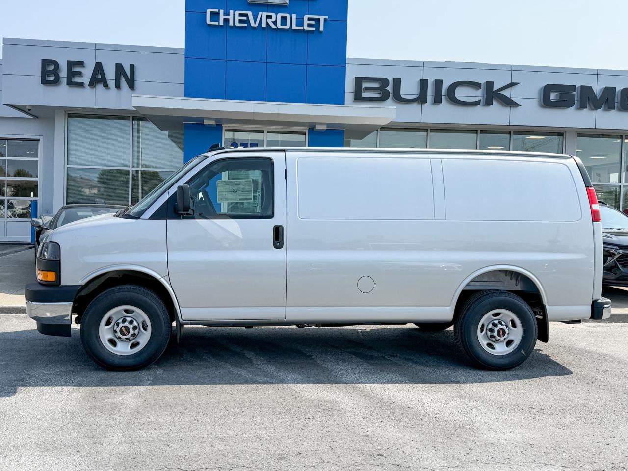 2025 GMC Savana 2500 Work Van 4.3L V6, REMOTE START/ENTRY, POWER DRIVER SEAT, AIR CONDITIONING, CRUISE CONTROL, MP3 PLAYER, BLUETOOTH, REAR VISION CAMERA Photo