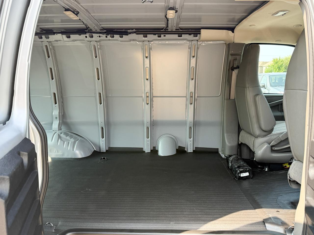 2025 GMC Savana 2500 Work Van 4.3L V6, REMOTE START/ENTRY, POWER DRIVER SEAT, AIR CONDITIONING, CRUISE CONTROL, MP3 PLAYER, BLUETOOTH, REAR VISION CAMERA Photo