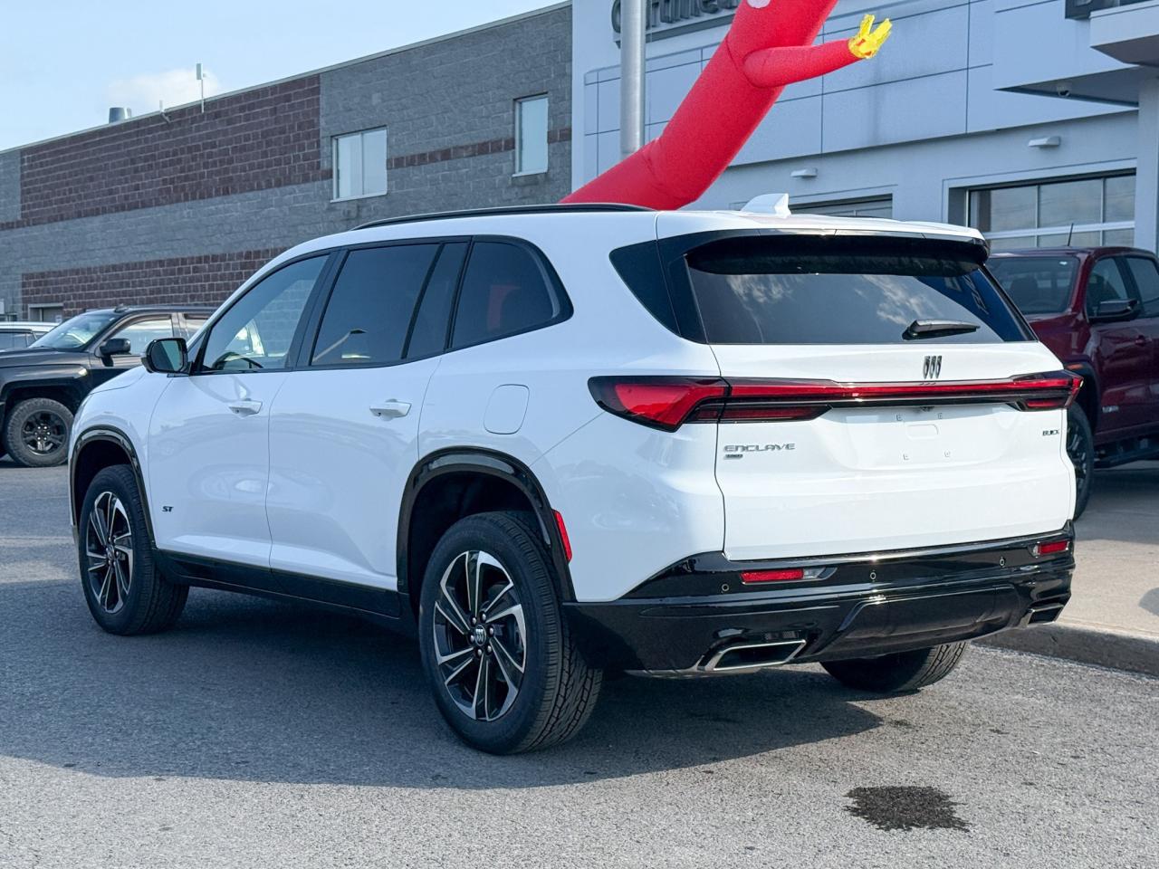 2026 Buick Enclave Sport Touring 2.5L 4 CYL WITH REMOTE START/ENTRY, HEATED SEATS, HEATED STEERING WHEEL, POWER LIFTGATE, BOSE SOUND SYSTEM Photo2