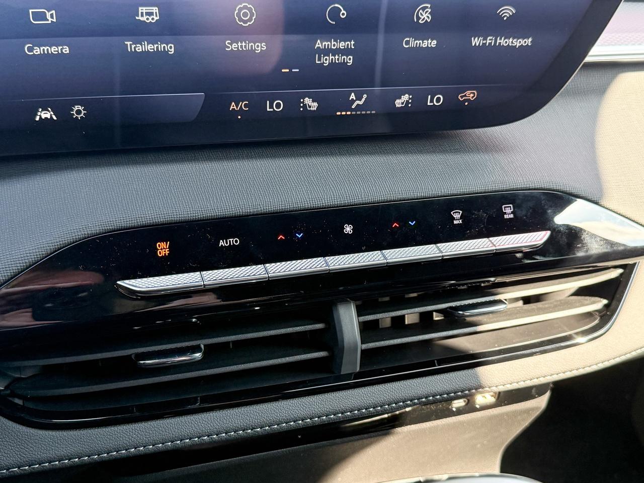 2026 Buick Enclave Sport Touring 2.5L 4 CYL WITH REMOTE START/ENTRY, HEATED SEATS, HEATED STEERING WHEEL, POWER LIFTGATE, BOSE SOUND SYSTEM Photo