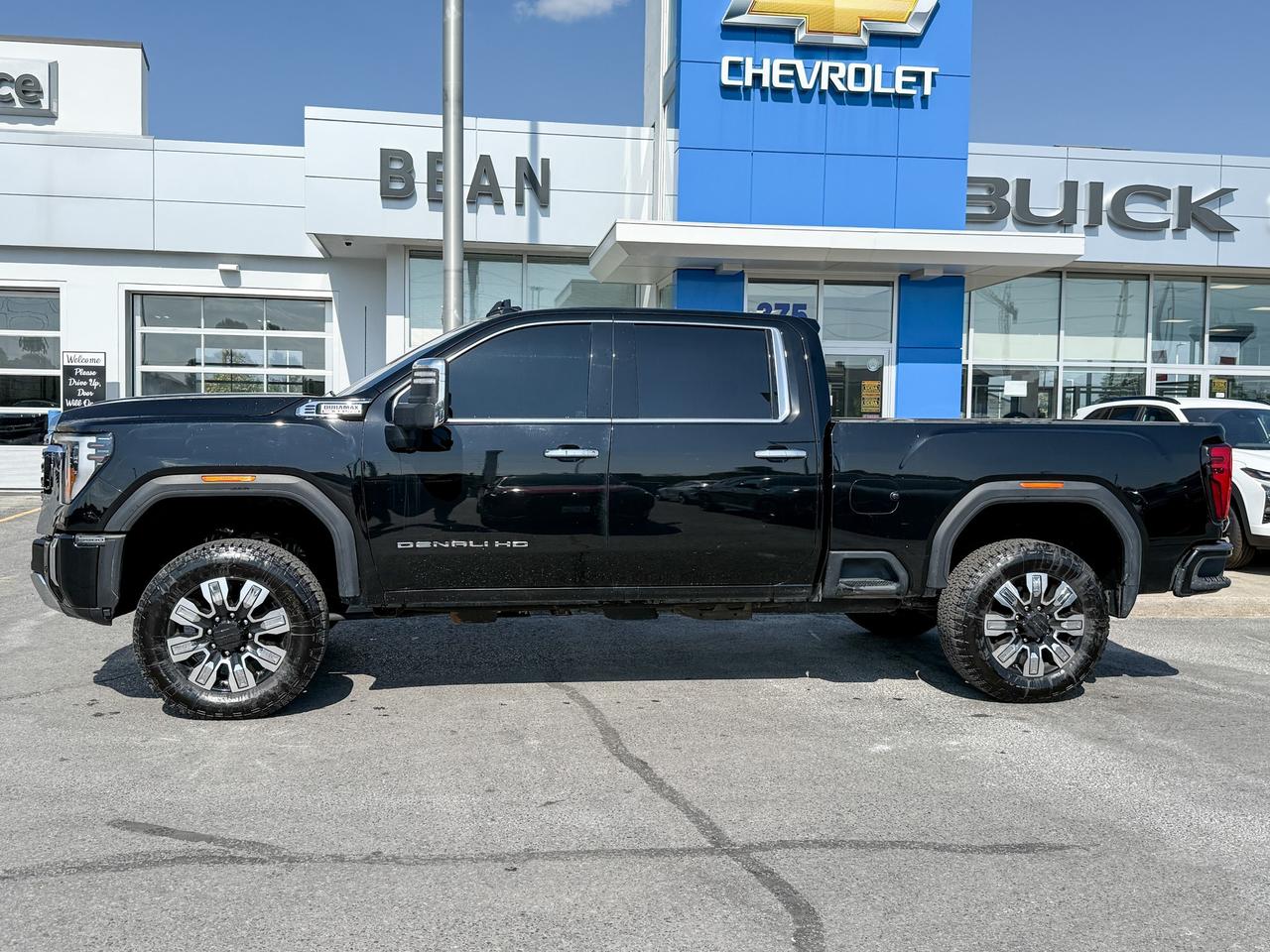 2024 GMC Sierra 2500 HD Denali ORIGIANLLY PURCHASED NEW & SERVICED AT OUR DEALERSHIP, ONE OWNER, CLEAN CARFAX,6.6L V8 DURAMAX DIESEL, DENALI RESERVE PACKAGE, X31 OFF ROAD PACKAGE, ADAPTIVE CRUISE CONTROL, 20" ULTRA BRIGHT ALLOY WHE Photo5