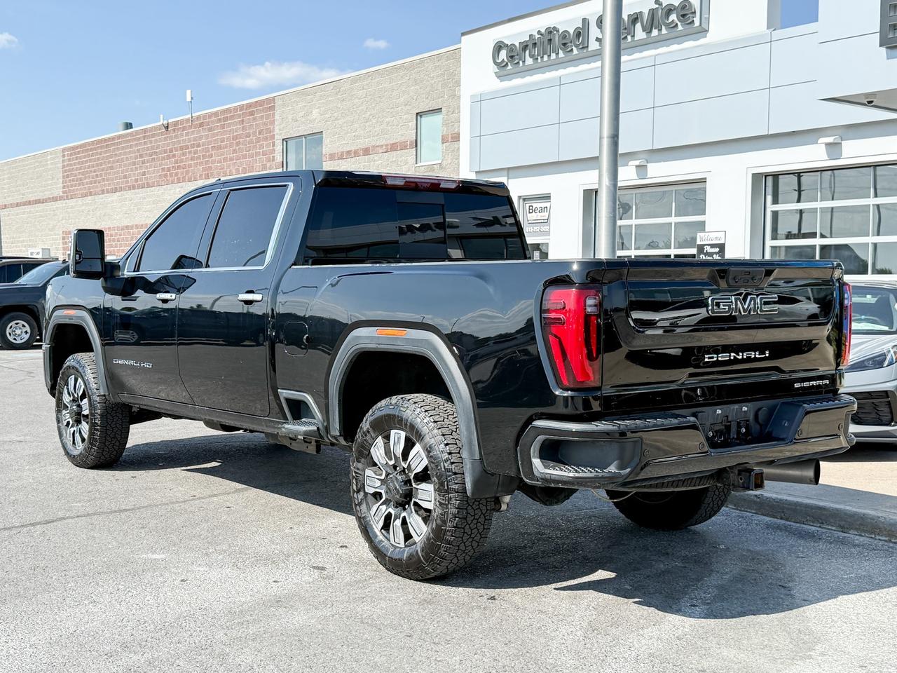 2024 GMC Sierra 2500 HD Denali ORIGIANLLY PURCHASED NEW & SERVICED AT OUR DEALERSHIP, ONE OWNER, CLEAN CARFAX,6.6L V8 DURAMAX DIESEL, DENALI RESERVE PACKAGE, X31 OFF ROAD PACKAGE, ADAPTIVE CRUISE CONTROL, 20" ULTRA BRIGHT ALLOY WHE Photo
