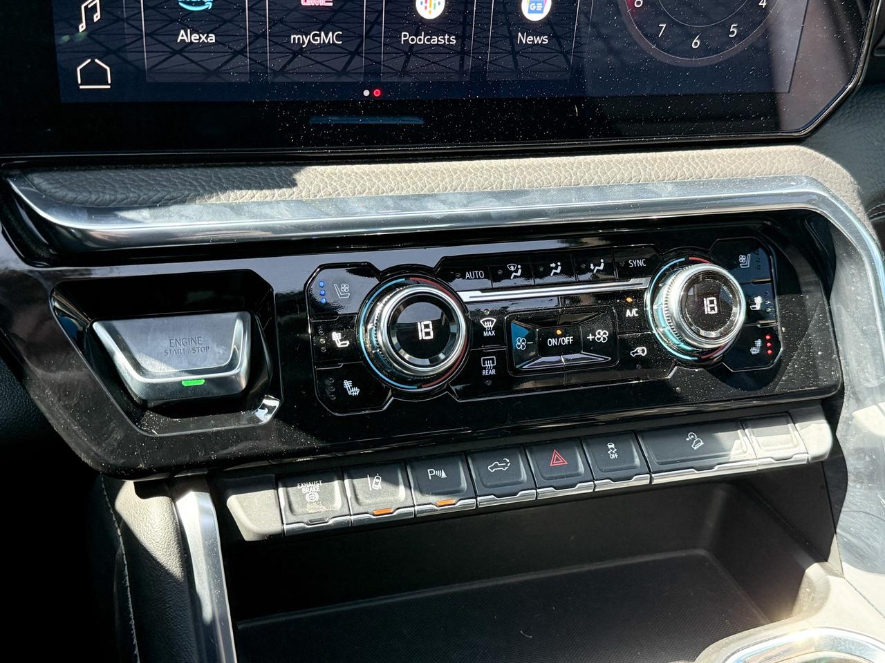 2024 GMC Sierra 2500 HD Denali ORIGIANLLY PURCHASED NEW & SERVICED AT OUR DEALERSHIP, ONE OWNER, CLEAN CARFAX,6.6L V8 DURAMAX DIESEL, DENALI RESERVE PACKAGE, X31 OFF ROAD PACKAGE, ADAPTIVE CRUISE CONTROL, 20" ULTRA BRIGHT ALLOY WHE Photo