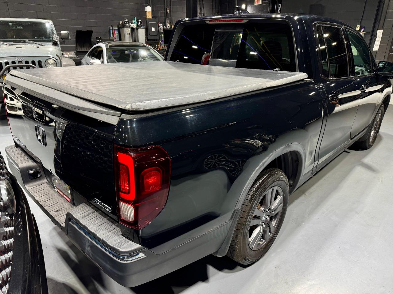 2017 Honda Ridgeline SPORT - Photo #5