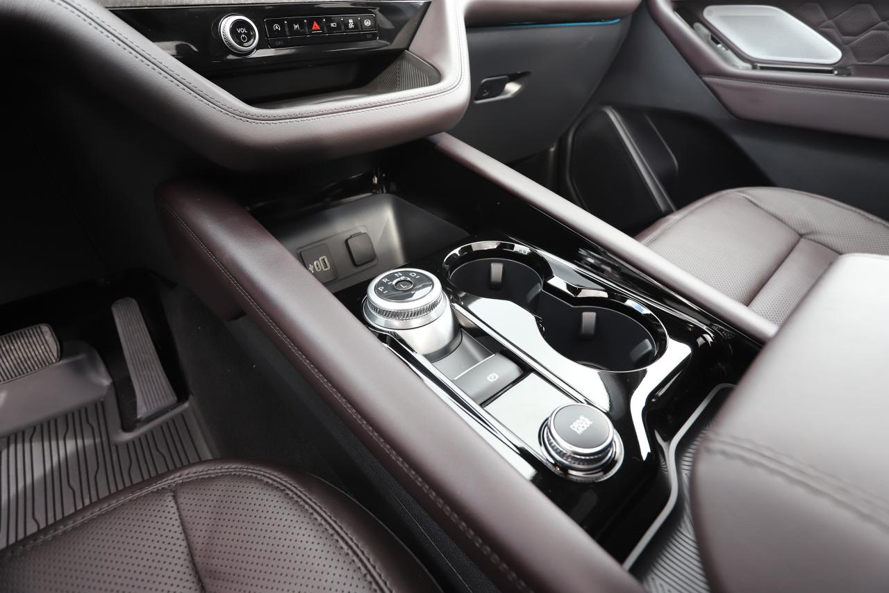 2026 Ford Explorer Platinum 4wd Photo5