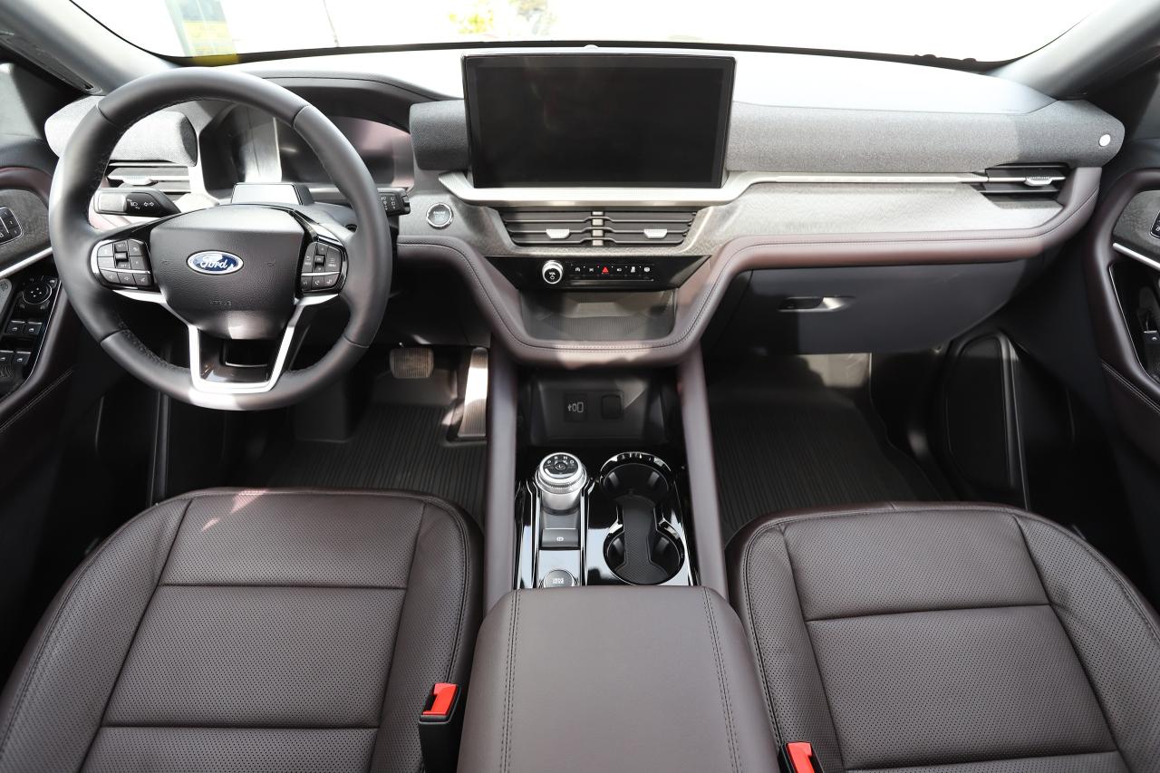 2026 Ford Explorer Platinum 4wd Photo5