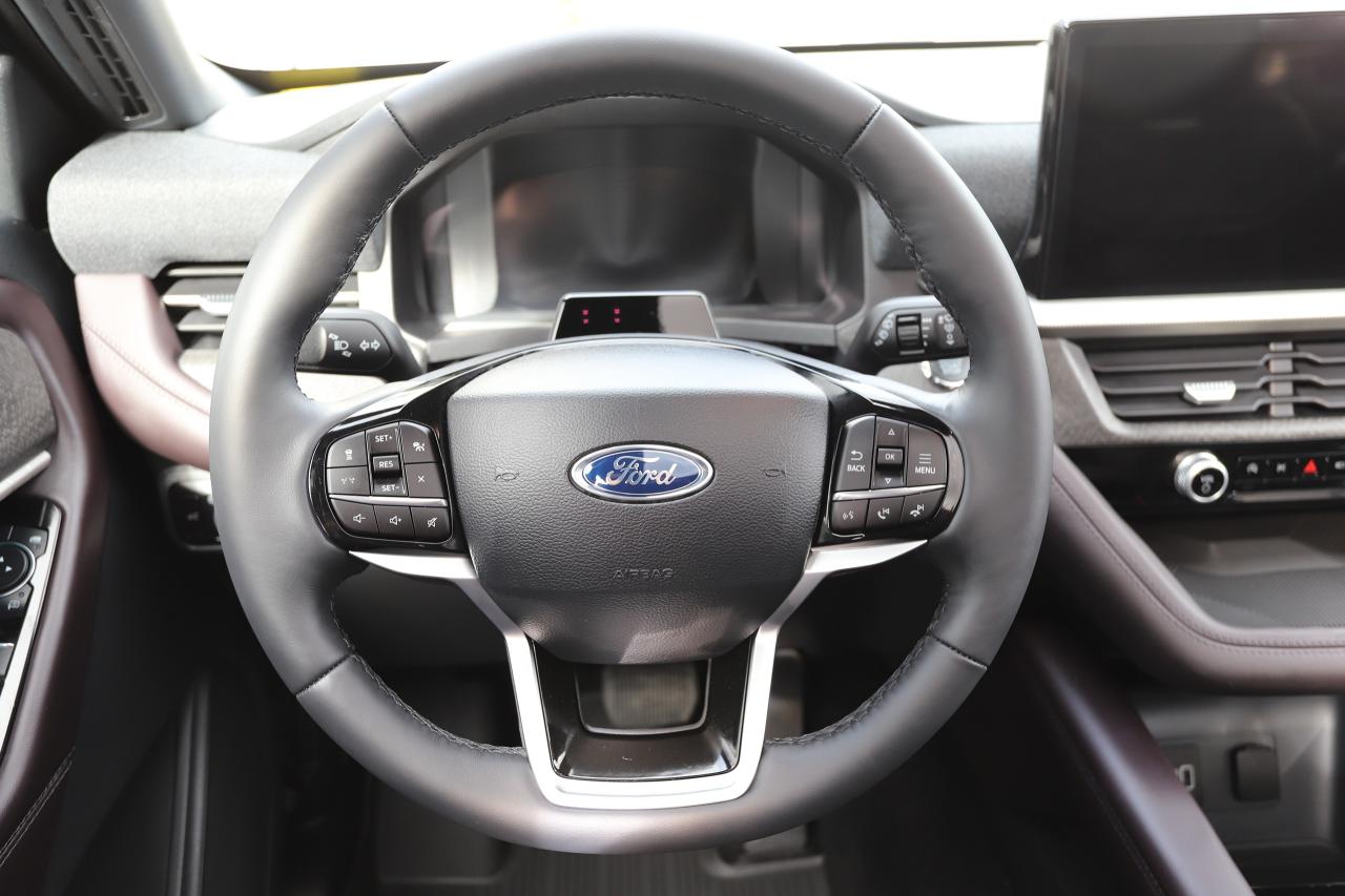 2026 Ford Explorer Platinum 4wd Photo5