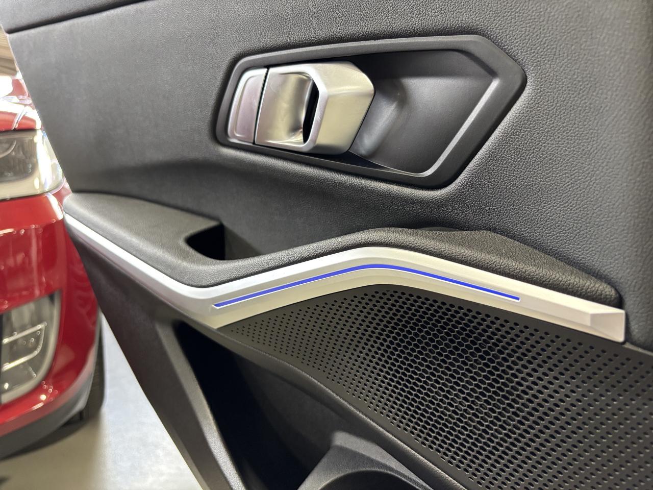 2020 BMW 3 Series 330i xDrive|AWD|MPACKAGE|NAV|HEADSUP|AMBIENT|3DCAM - Photo #11