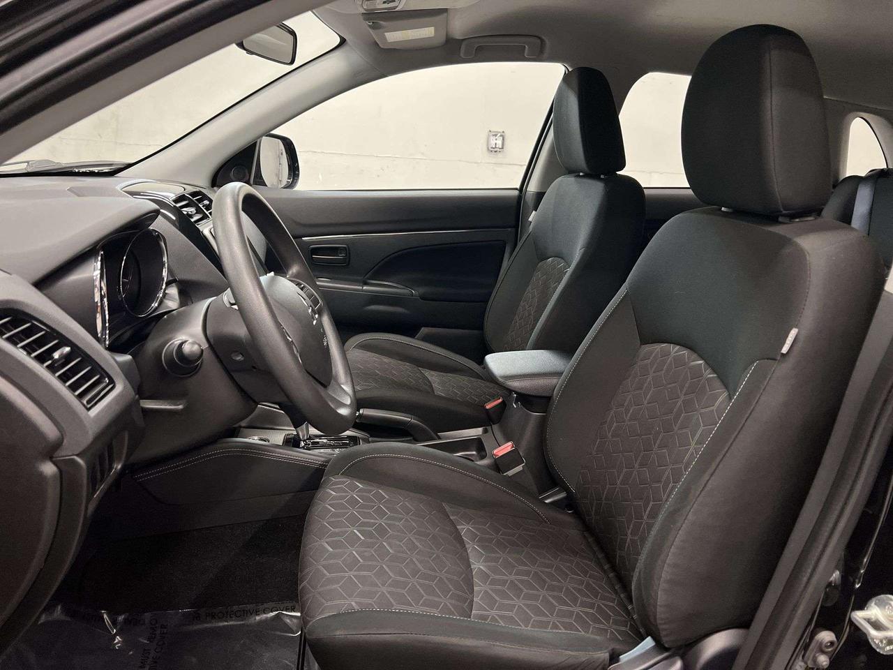 2023 Mitsubishi RVR AWD| HTD SEATS| CARPLAY| REAR CAM| A/C| REAR CAM Photo