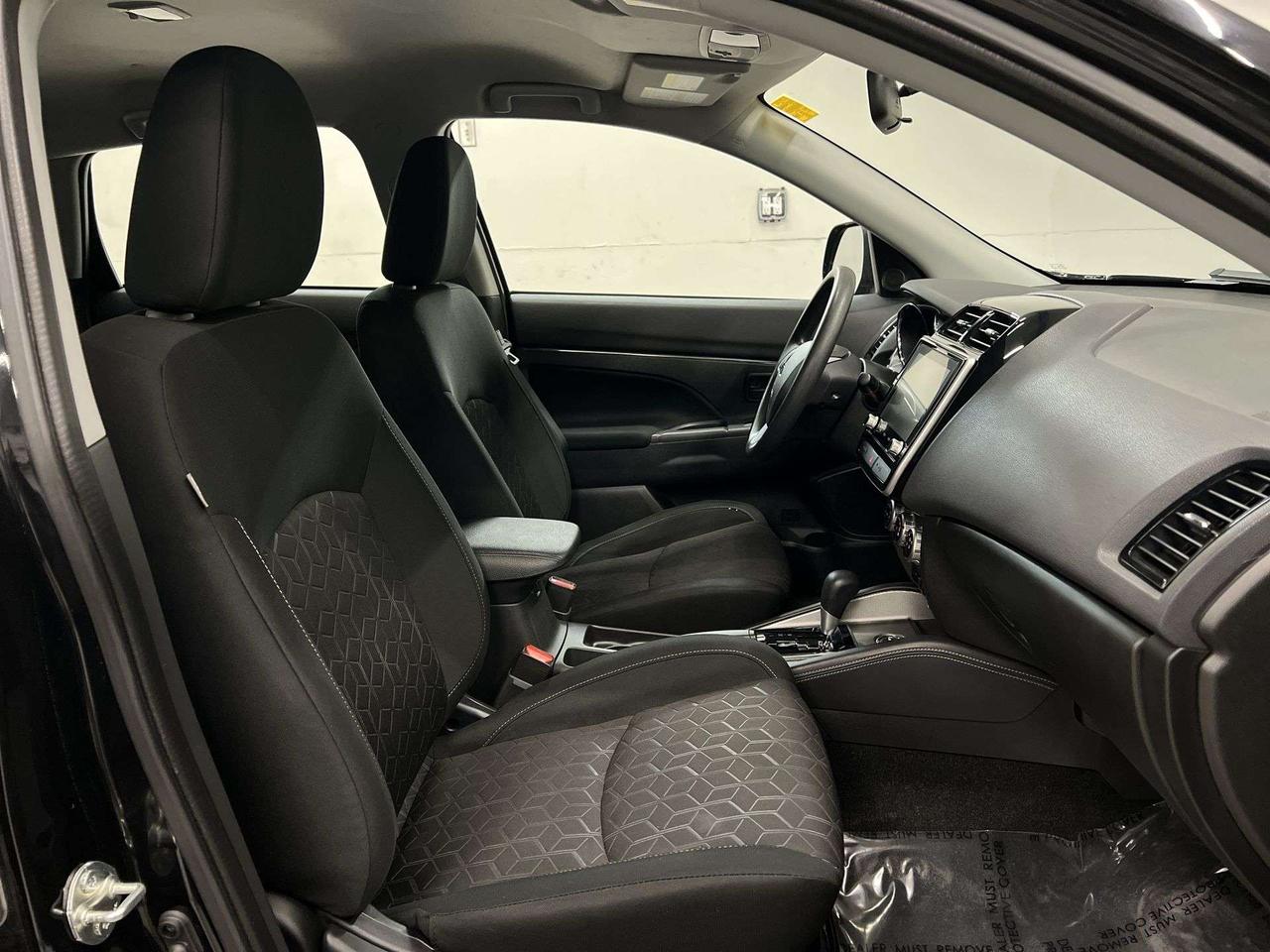 2023 Mitsubishi RVR AWD| HTD SEATS| CARPLAY| REAR CAM| A/C| REAR CAM Photo