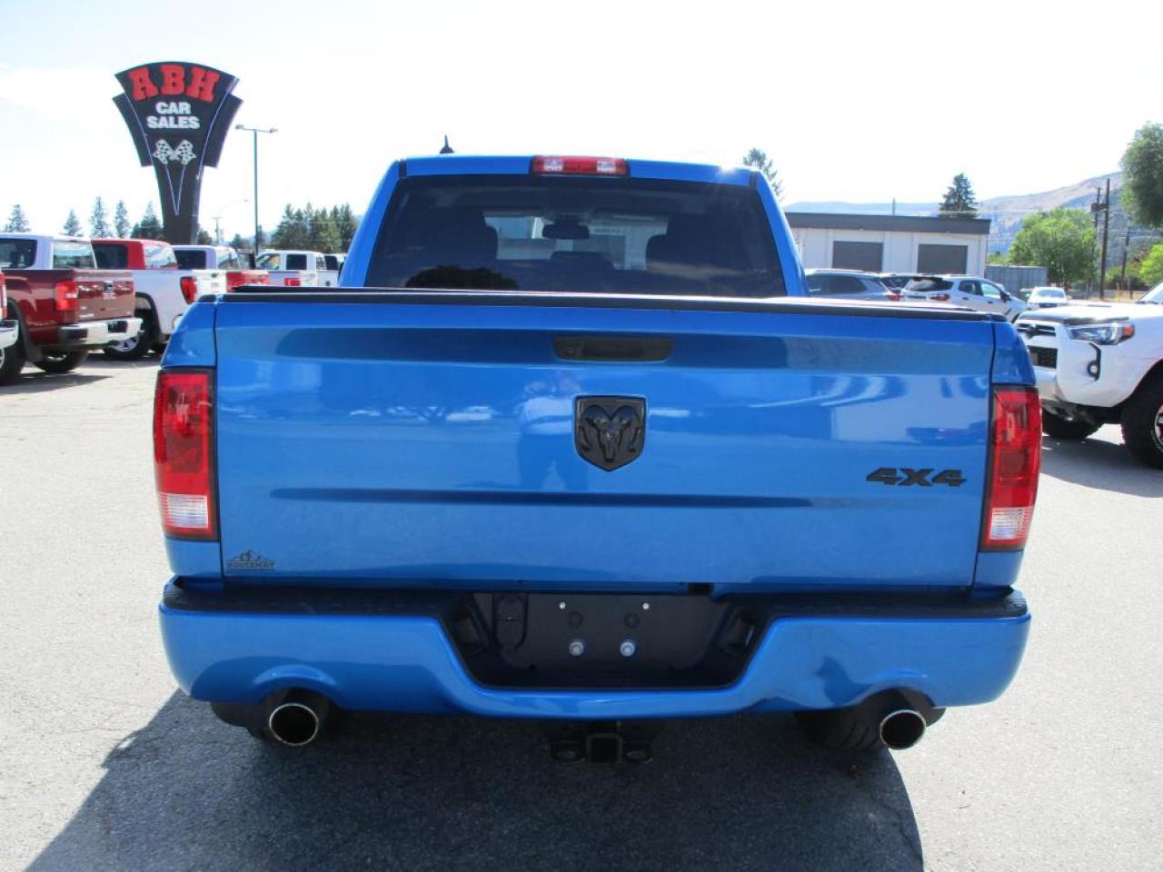2020 RAM 1500 Classic Express Crew Cab 4x4 Photo7