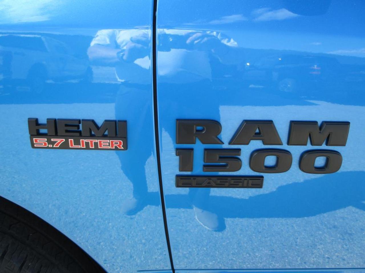 2020 RAM 1500 Classic Express Crew Cab 4x4 Photo9
