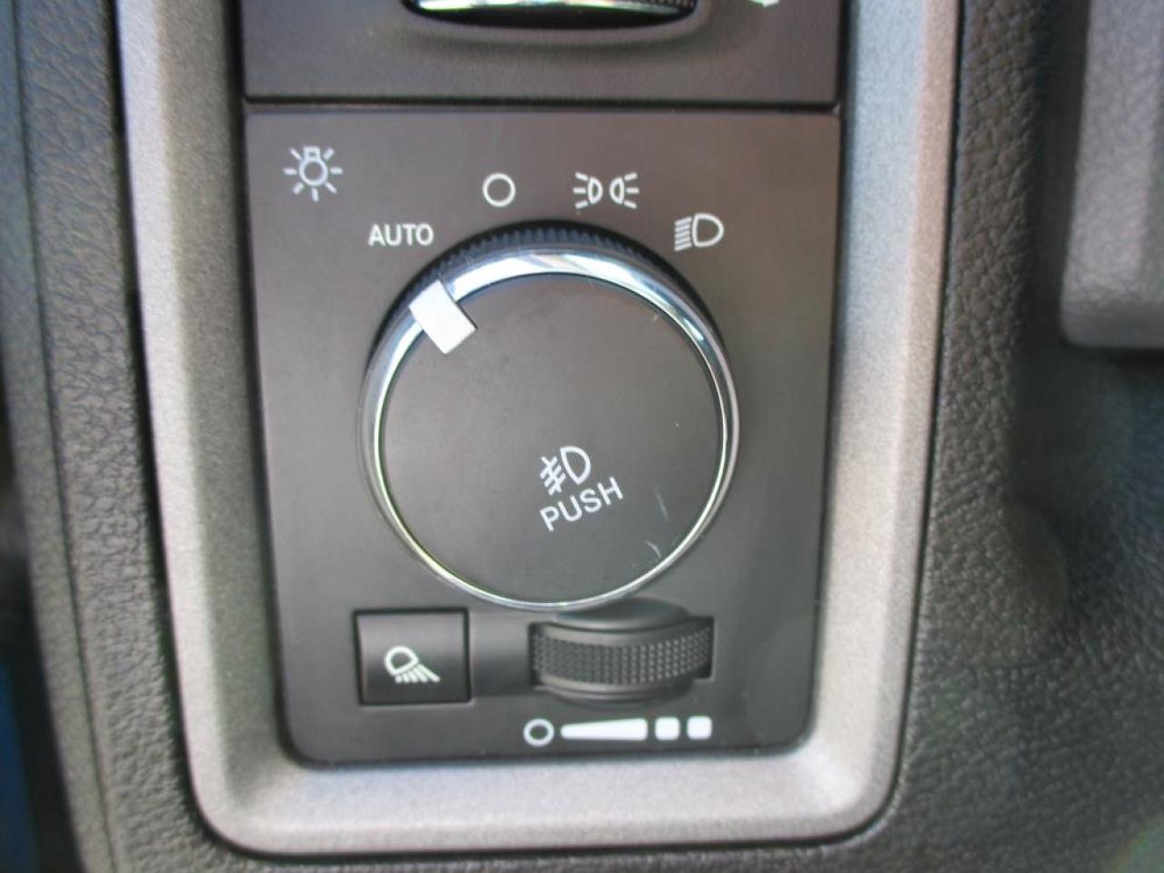 2020 RAM 1500 Classic Express Crew Cab 4x4 Photo11