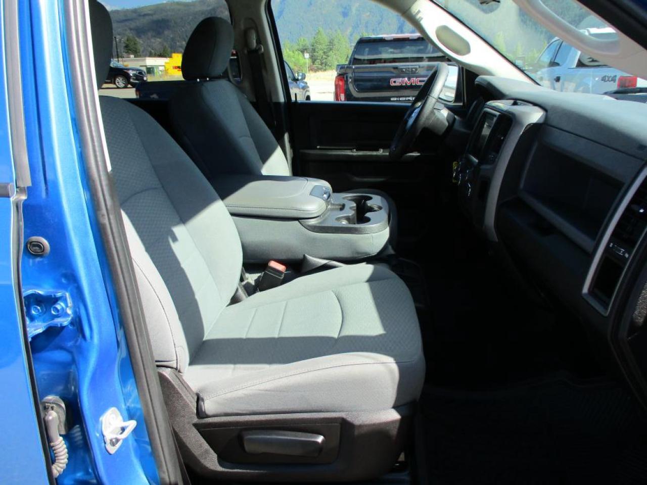 2020 RAM 1500 Classic Express Crew Cab 4x4 Photo13