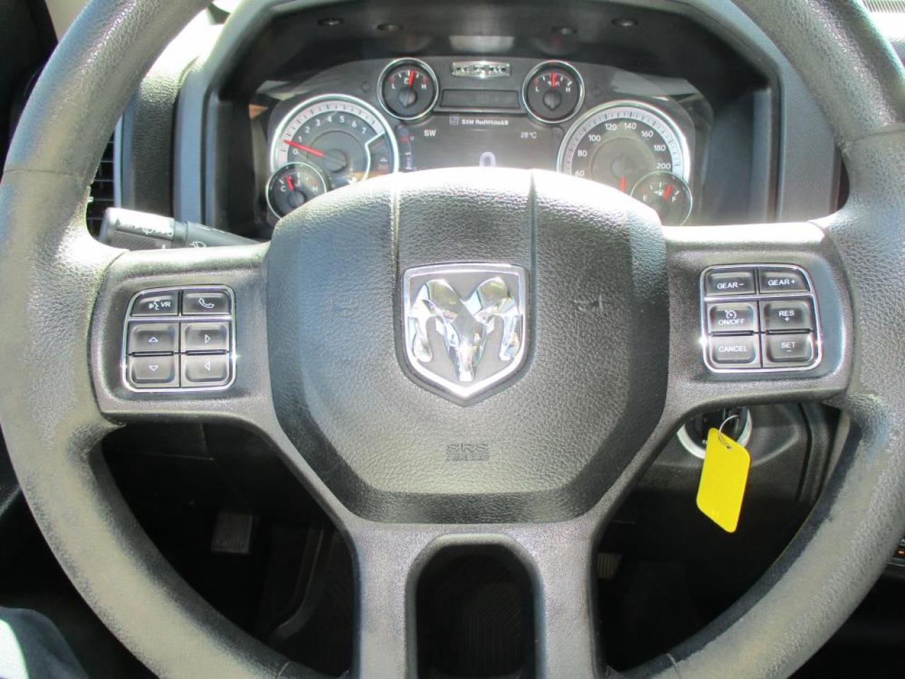 2020 RAM 1500 Classic Express Crew Cab 4x4 Photo16
